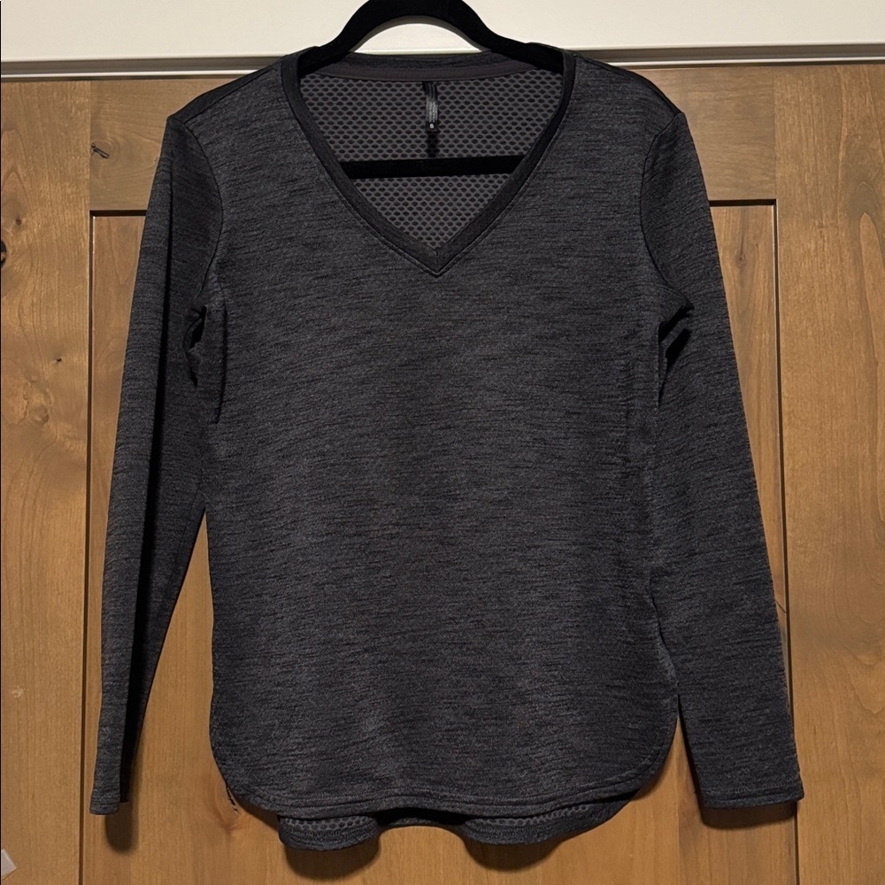 Kuhl Long Sleeve V-Neck activewear top shirt Womens S Grey base layer hiking
